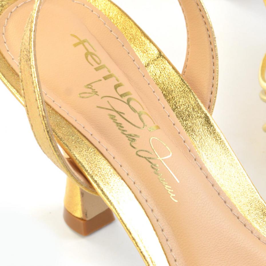 SANDÁLIA ENFEITE ABAULADO SALTO TAÇA