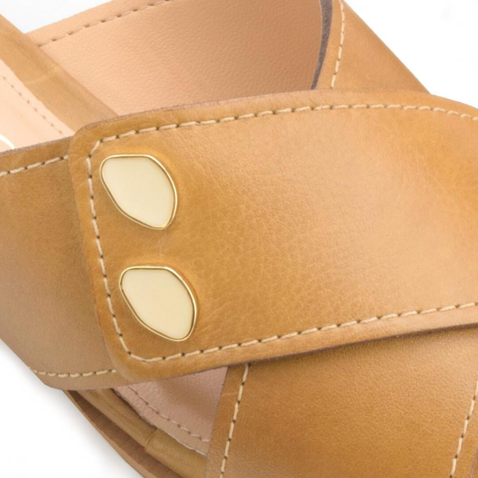 FLAT BICO FOLHA ABOTOADURAS