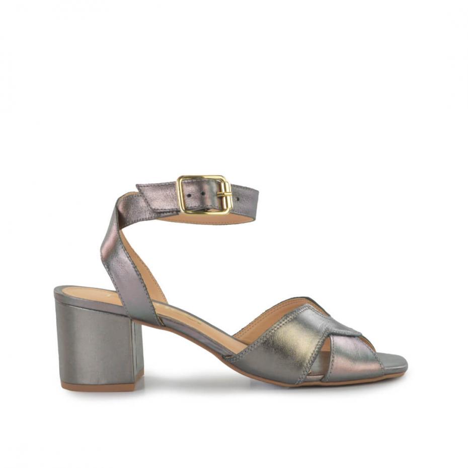 SANDÁLIA RECORTES METALIZADA