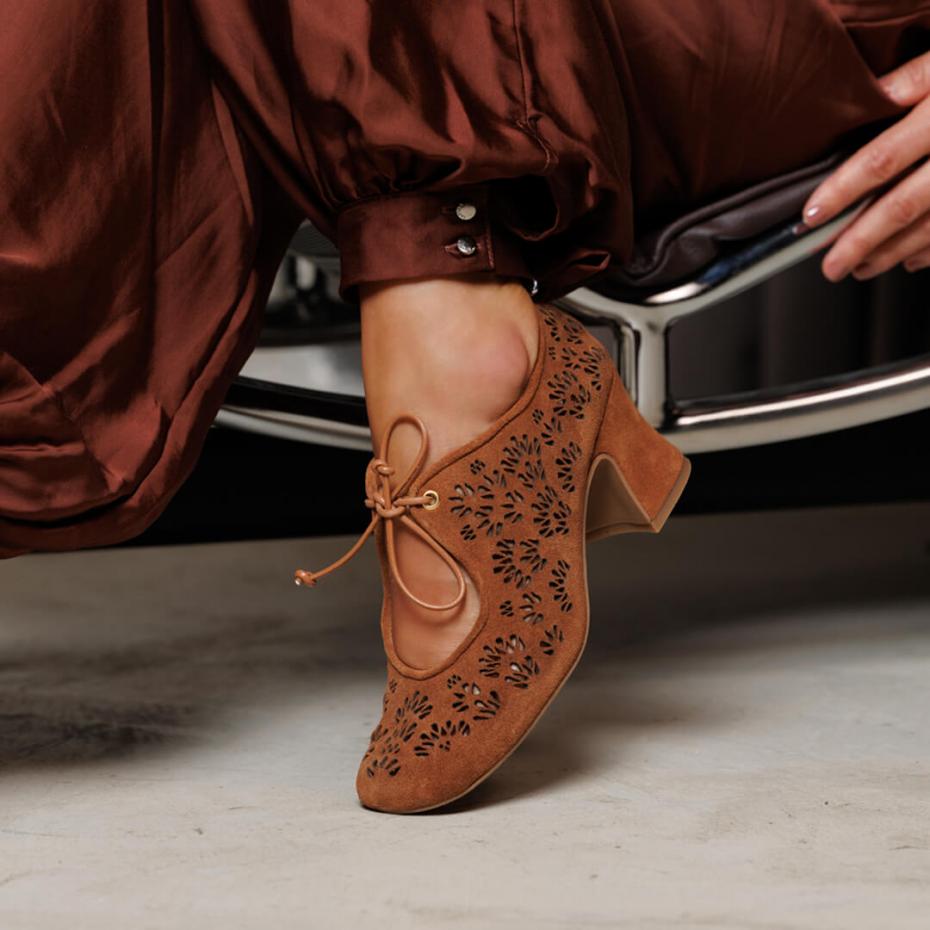 SAPATO CAMURÇA VAZADO FLORATTA