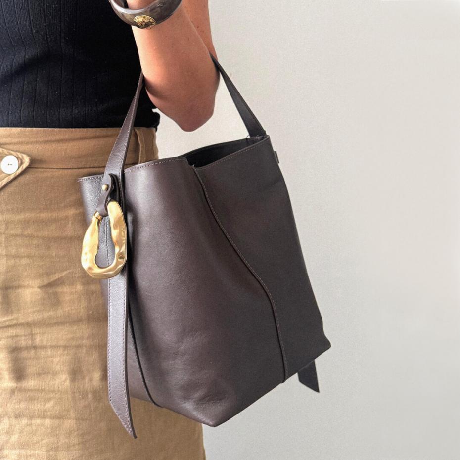 BOLSA FORMA COURO METAL