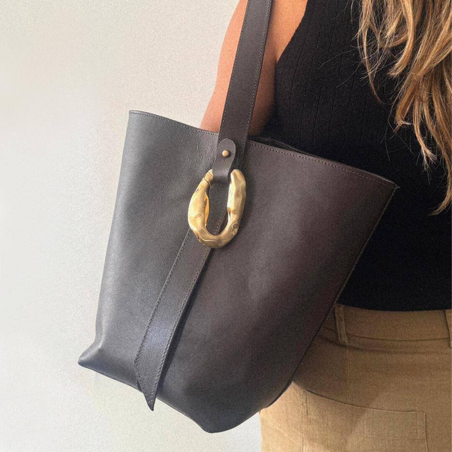 BOLSA FORMA COURO METAL