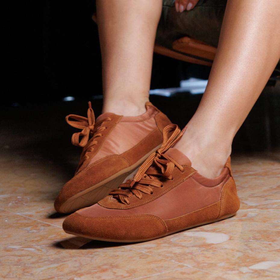 TÊNIS JOGGING MONOCROMÁTICO FERRUGEM