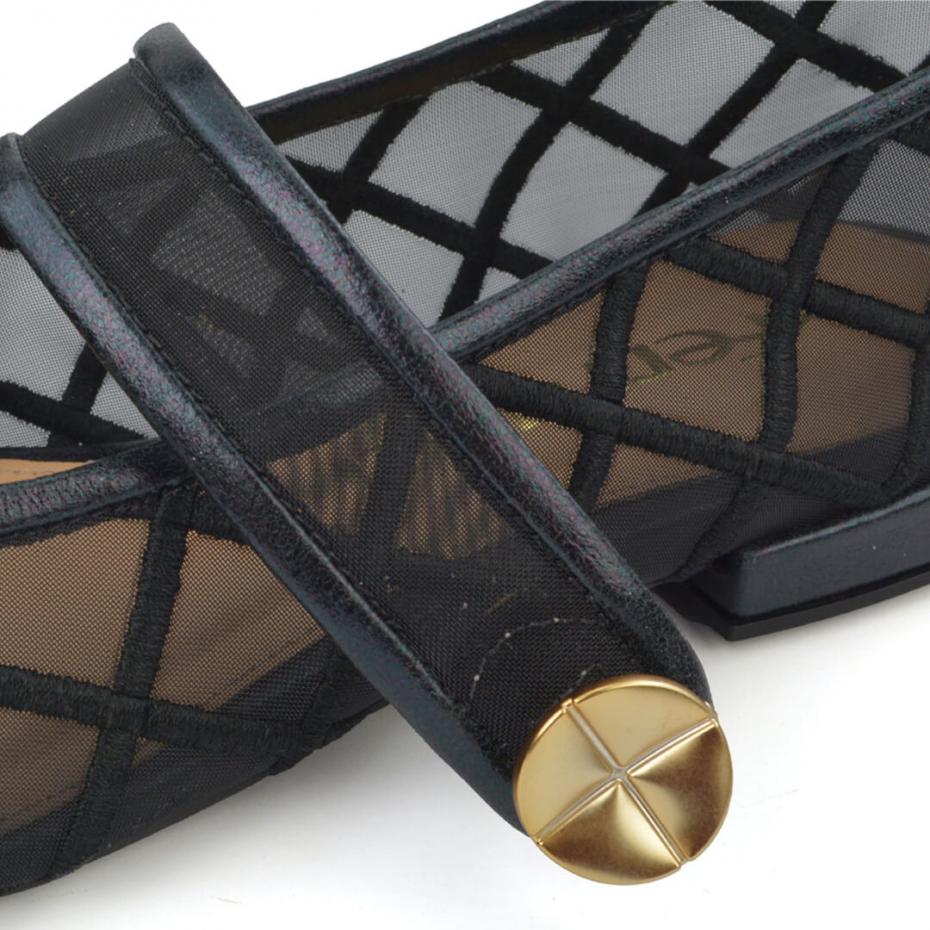 SAPATILHA BONECA BORDADO EM TELA