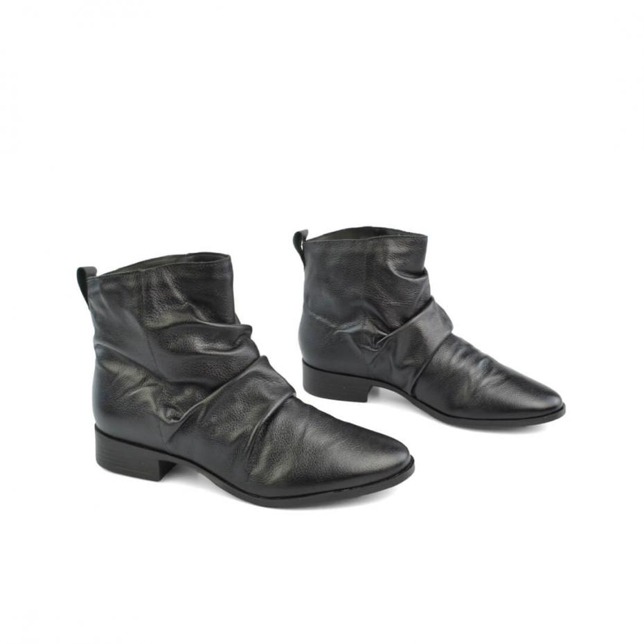 BOTA SLOUCH PRETA