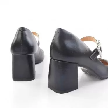 SAPATO BONECA FIVELA