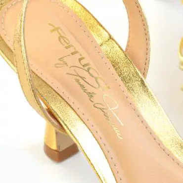 SANDÁLIA ENFEITE ABAULADO SALTO TAÇA