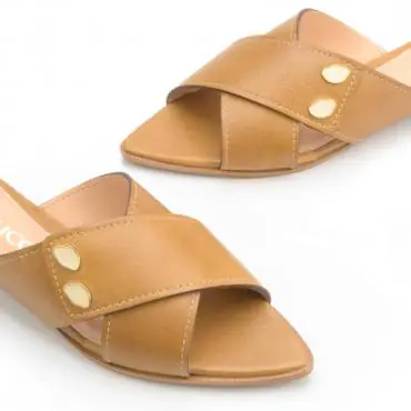 FLAT BICO FOLHA ABOTOADURAS