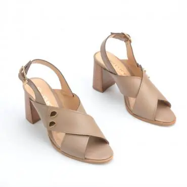 SANDÁLIA ABOTOADURAS