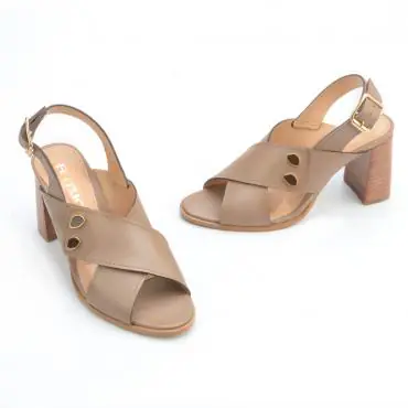 SANDÁLIA ABOTOADURAS