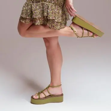 SANDÁLIA FLATFORM TIRAS TRANÇADAS