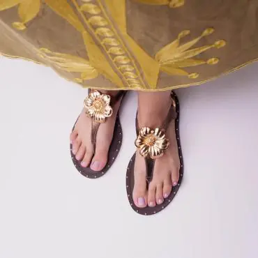 SANDÁLIA RASTEIRA FLOR METAL