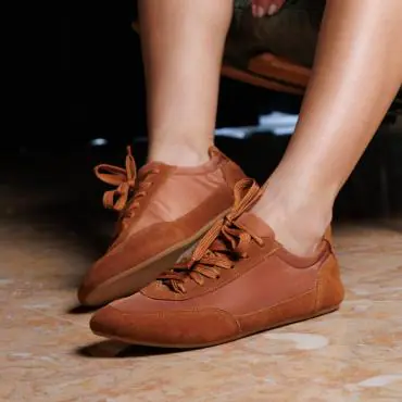 TÊNIS JOGGING MONOCROMÁTICO FERRUGEM