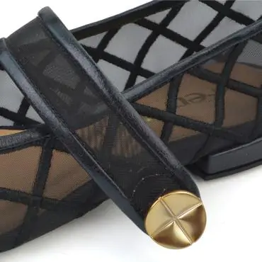 SAPATILHA BONECA BORDADO EM TELA