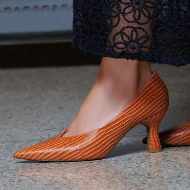 SCARPIN BÁSICO COM BOSSA