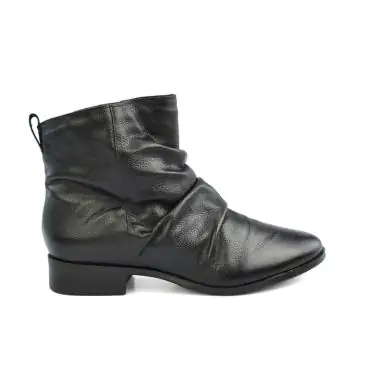 BOTA SLOUCH PRETA