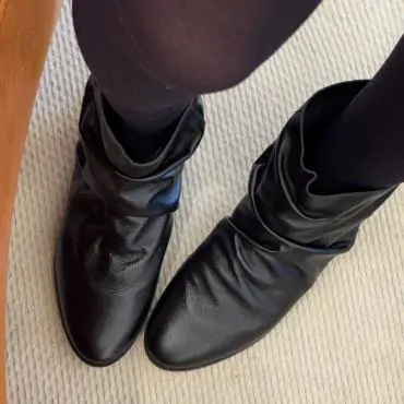 BOTA SLOUCH PRETA